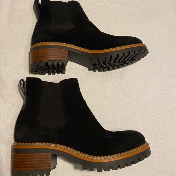 Bertuchi Lug Sole Womens Chelsea Boots - Picture 2 of 7